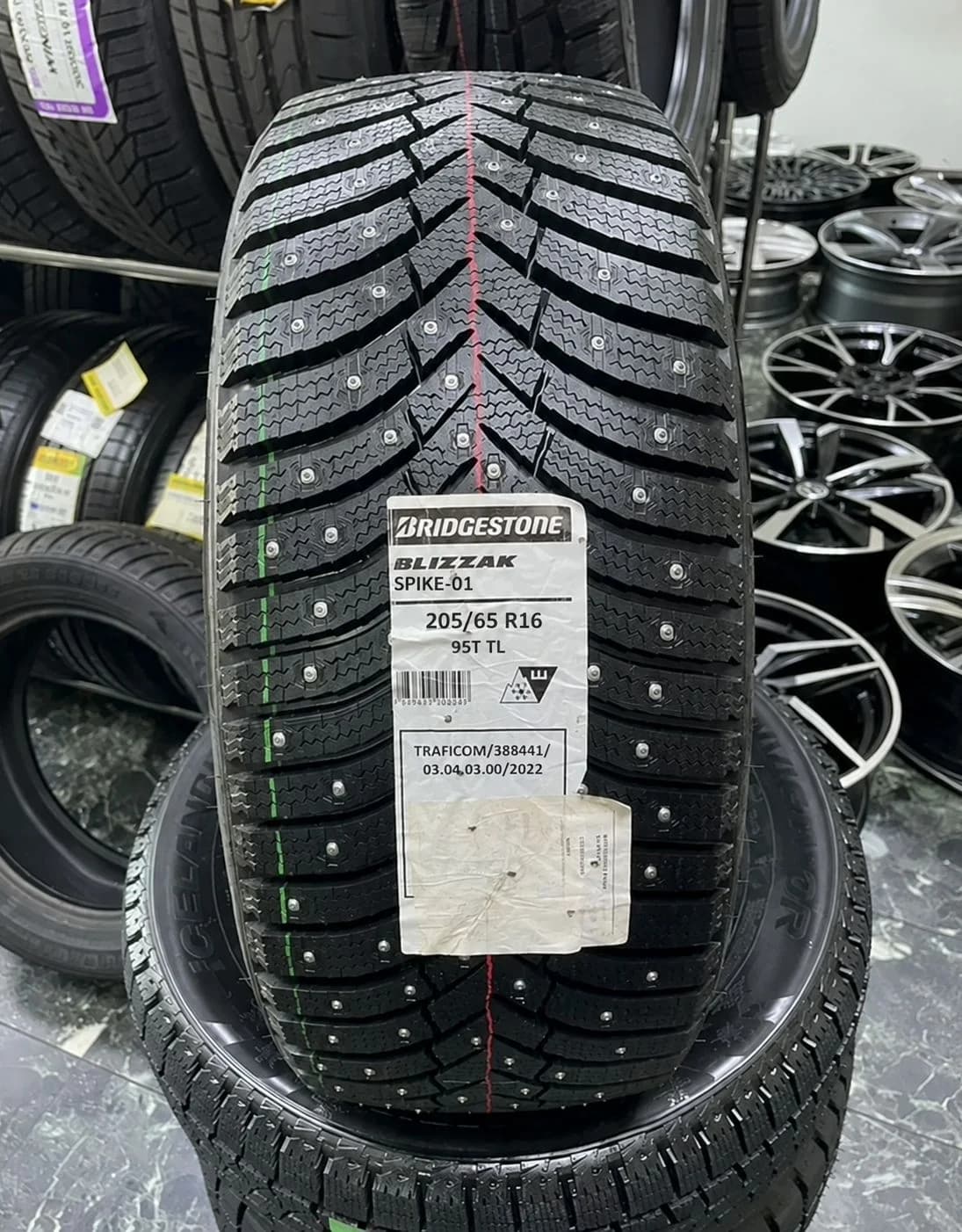 Bridgestone Blizzak Spike-01 205/65 R16 95T
