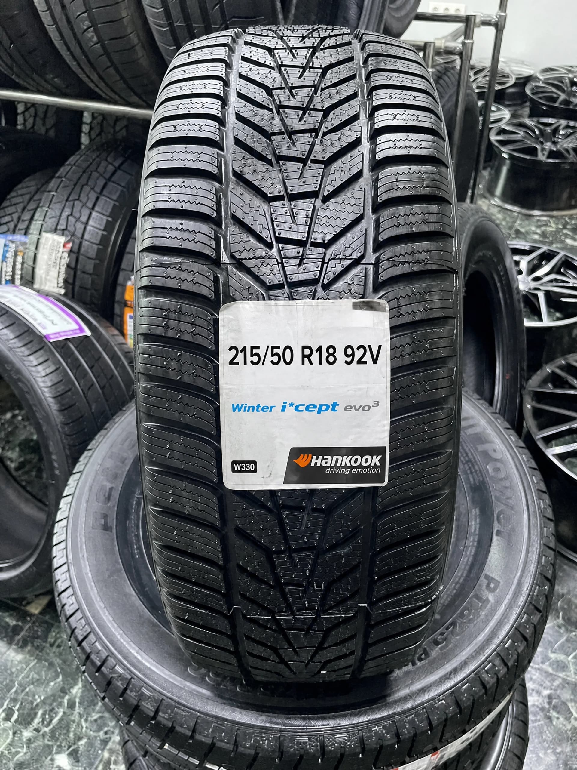 Hankook W330 i cept Evo3 215/50 R18 92V