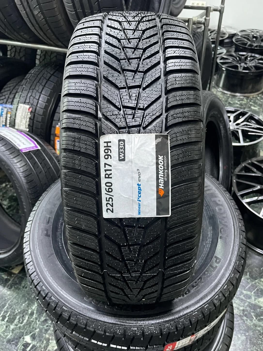 Hankook W330 i cept Evo3 225/60 R17 99H