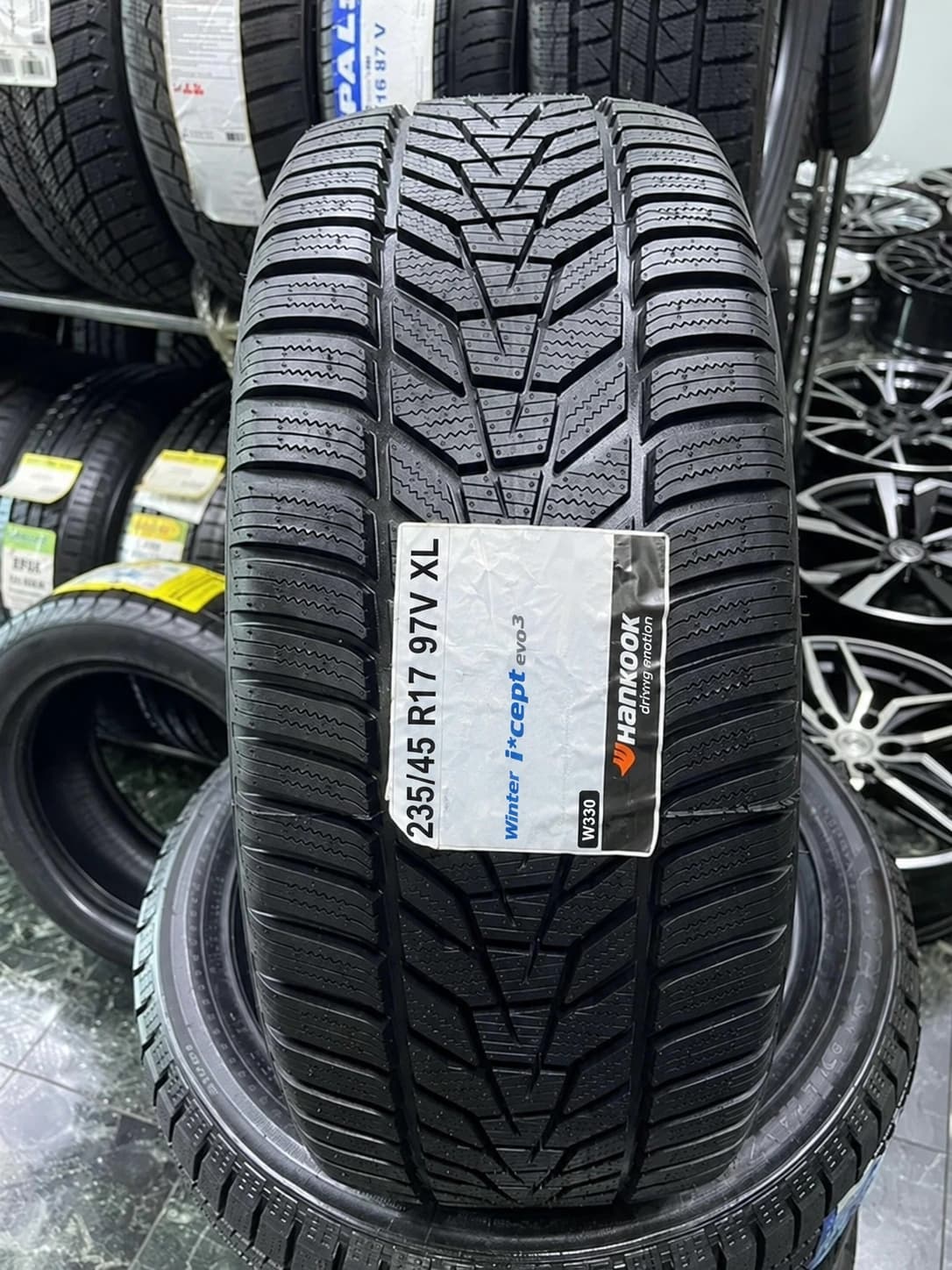 Hankook W330 i cept Evo3 235/45 R17 97V XL