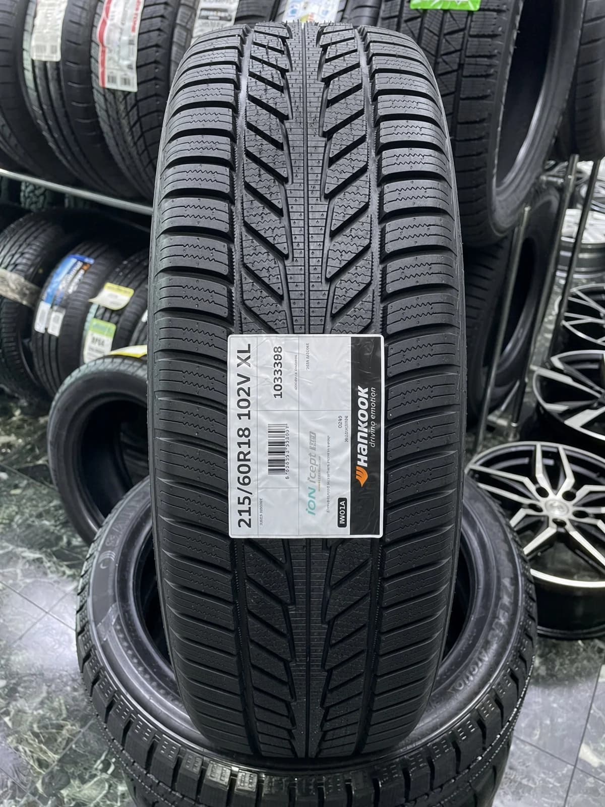 Hankook IW01A Winter i cept iON 215/60 R18 102V XL