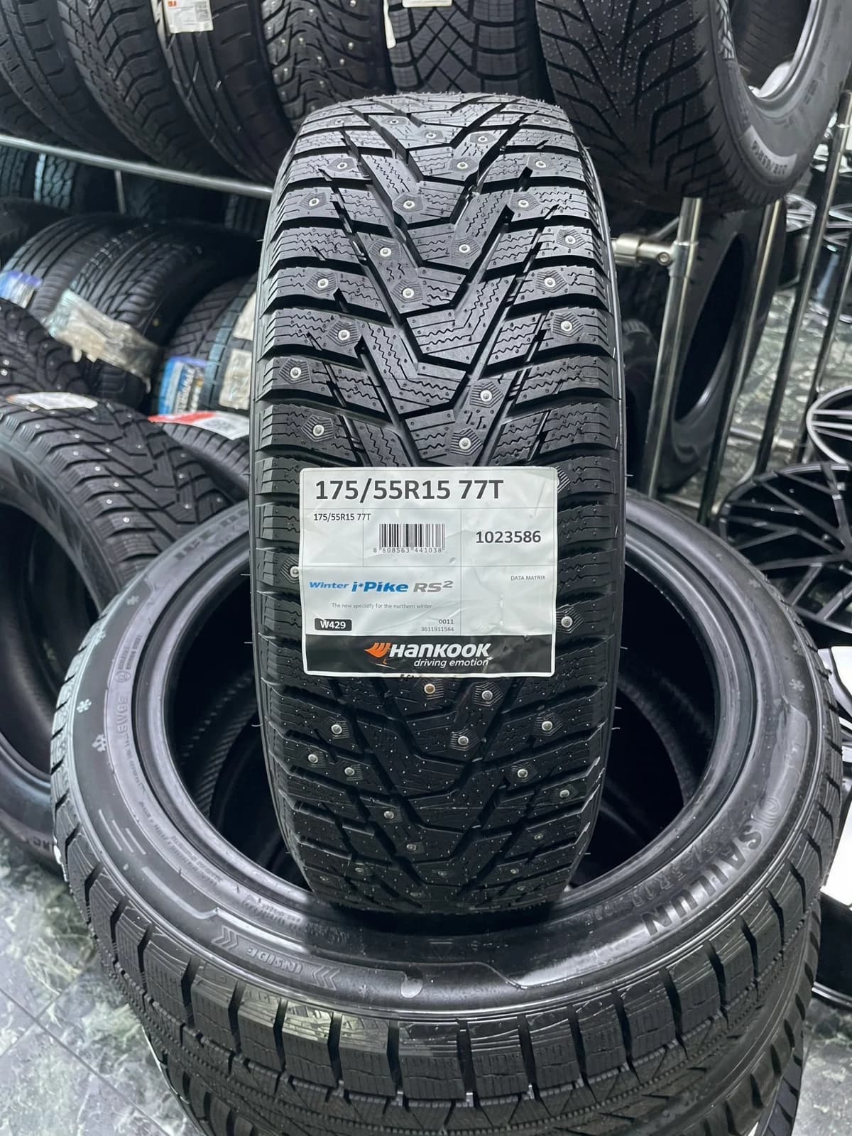 Hankook W429 i Pike RS2 175/55 R15 77T