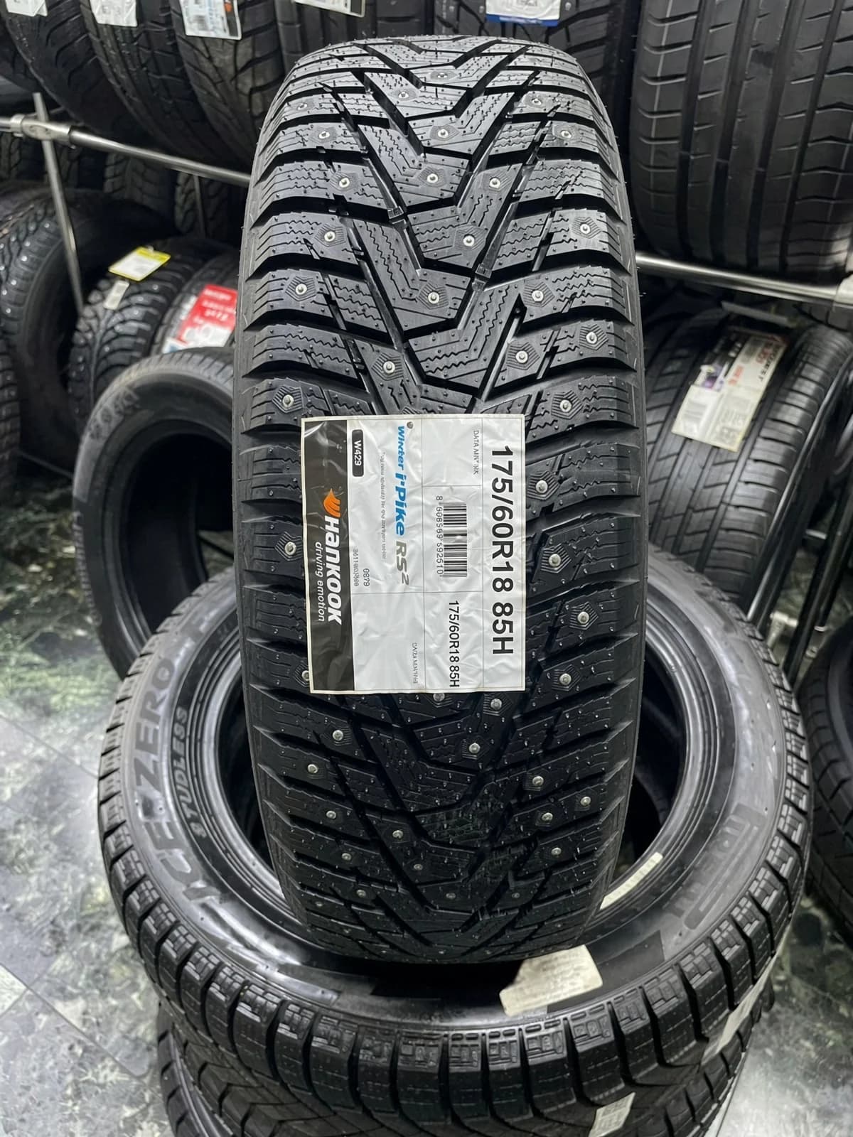 Hankook W429 i Pike RS2 175/60 R18 85H
