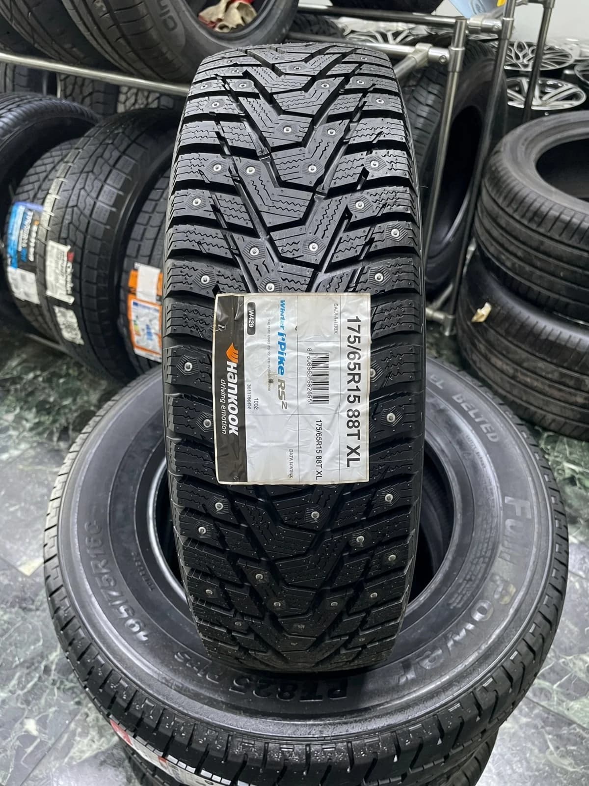 Hankook W429 i Pike RS2 175/65 R15 88T XL