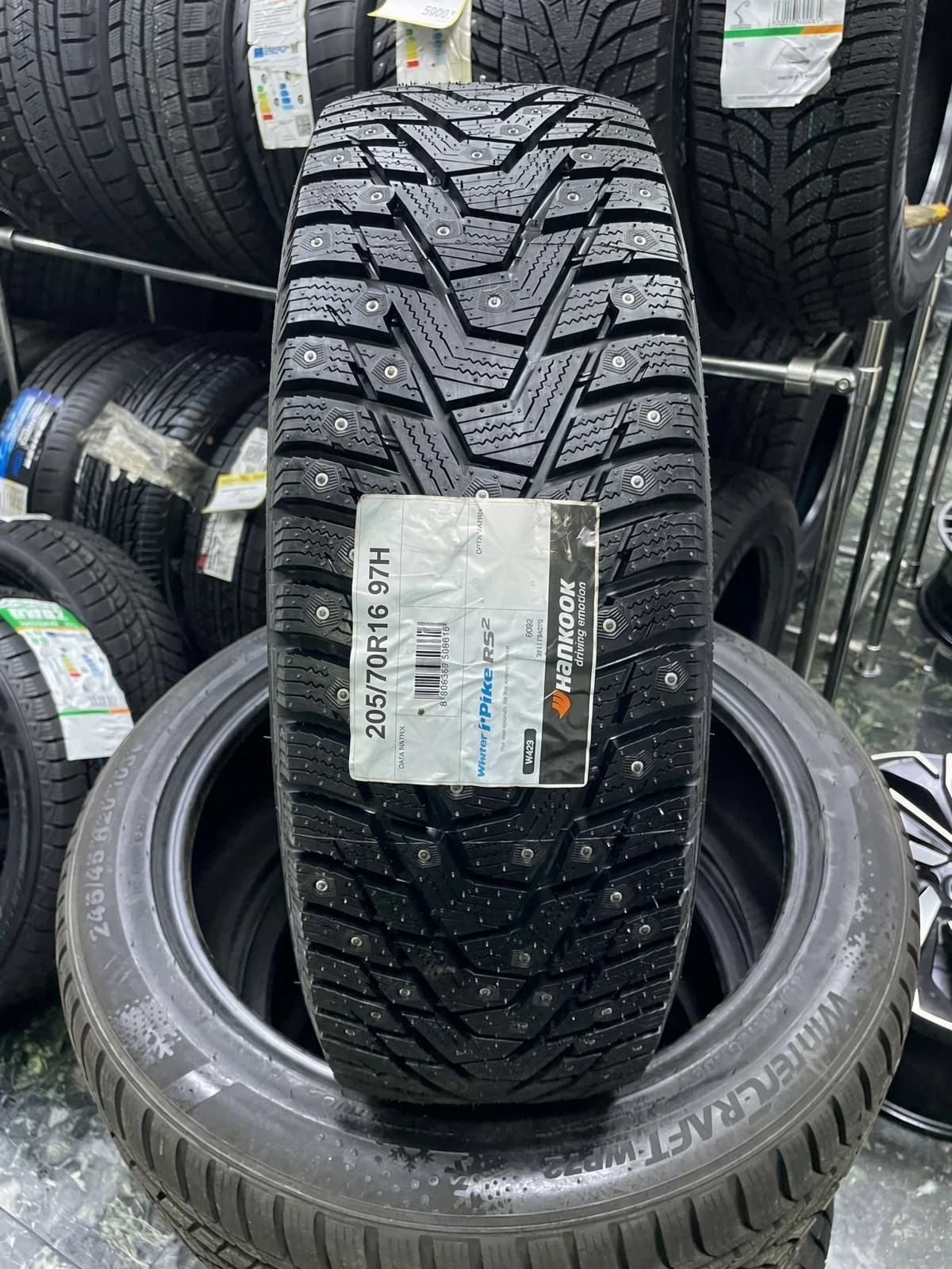 Hankook W429 i Pike RS2 205/70 R16 97H