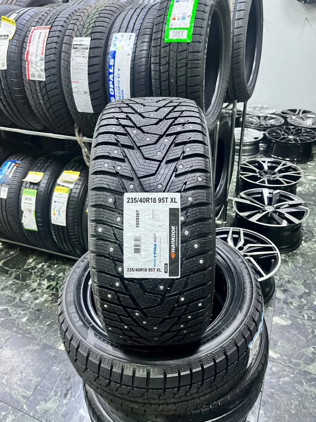 Hankook W429 i Pike RS2 235/40 R18 95T XL