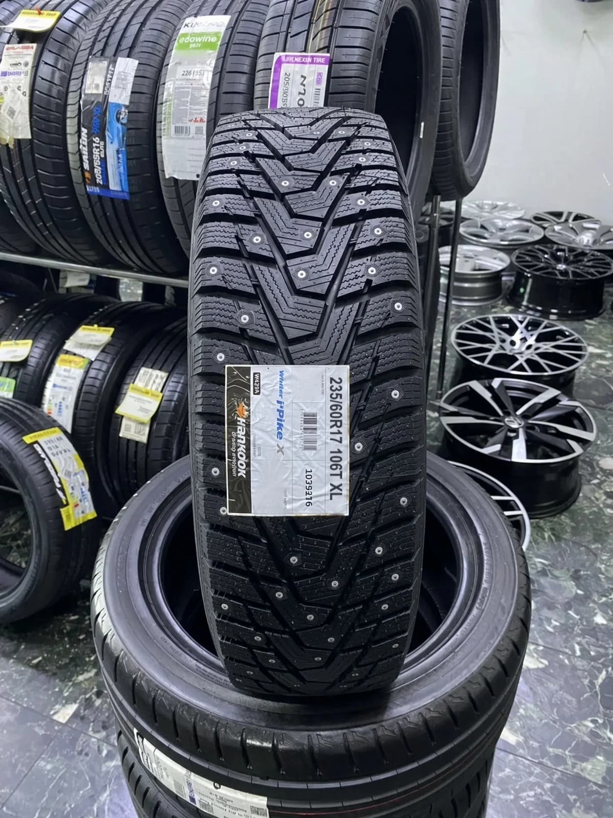 Hankook W429A i Pike X 235/60 R17 106T XL