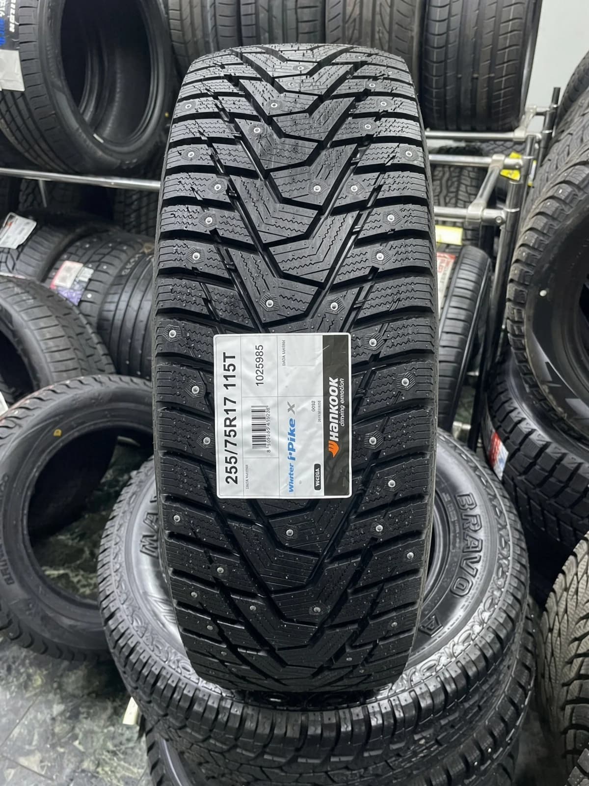 Hankook W429A i Pike X 255/75 R17 115T