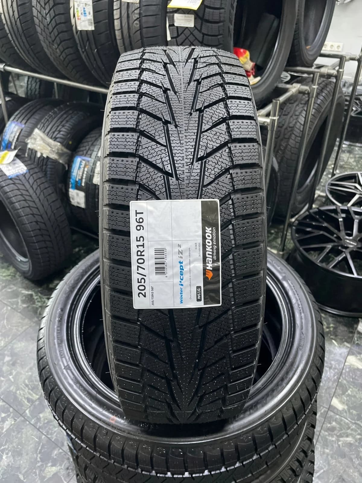 Hankook W616 I*Cept IZ2 205/70 R15 96T