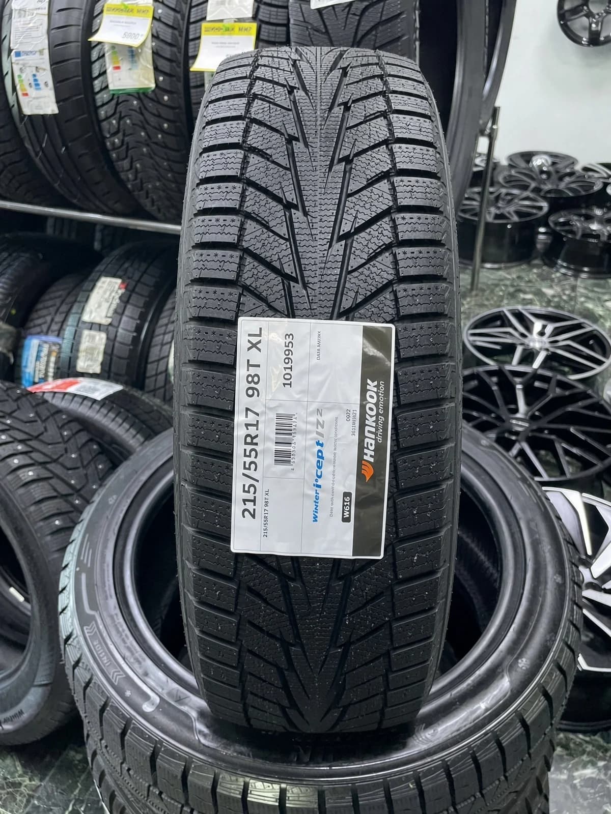 Hankook W616 I*Cept IZ2 215/55 R17 98T XL