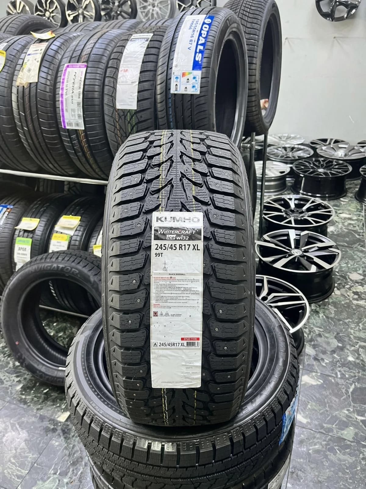 Kumho Wintercraft WI32 245/45 R17 99T XL