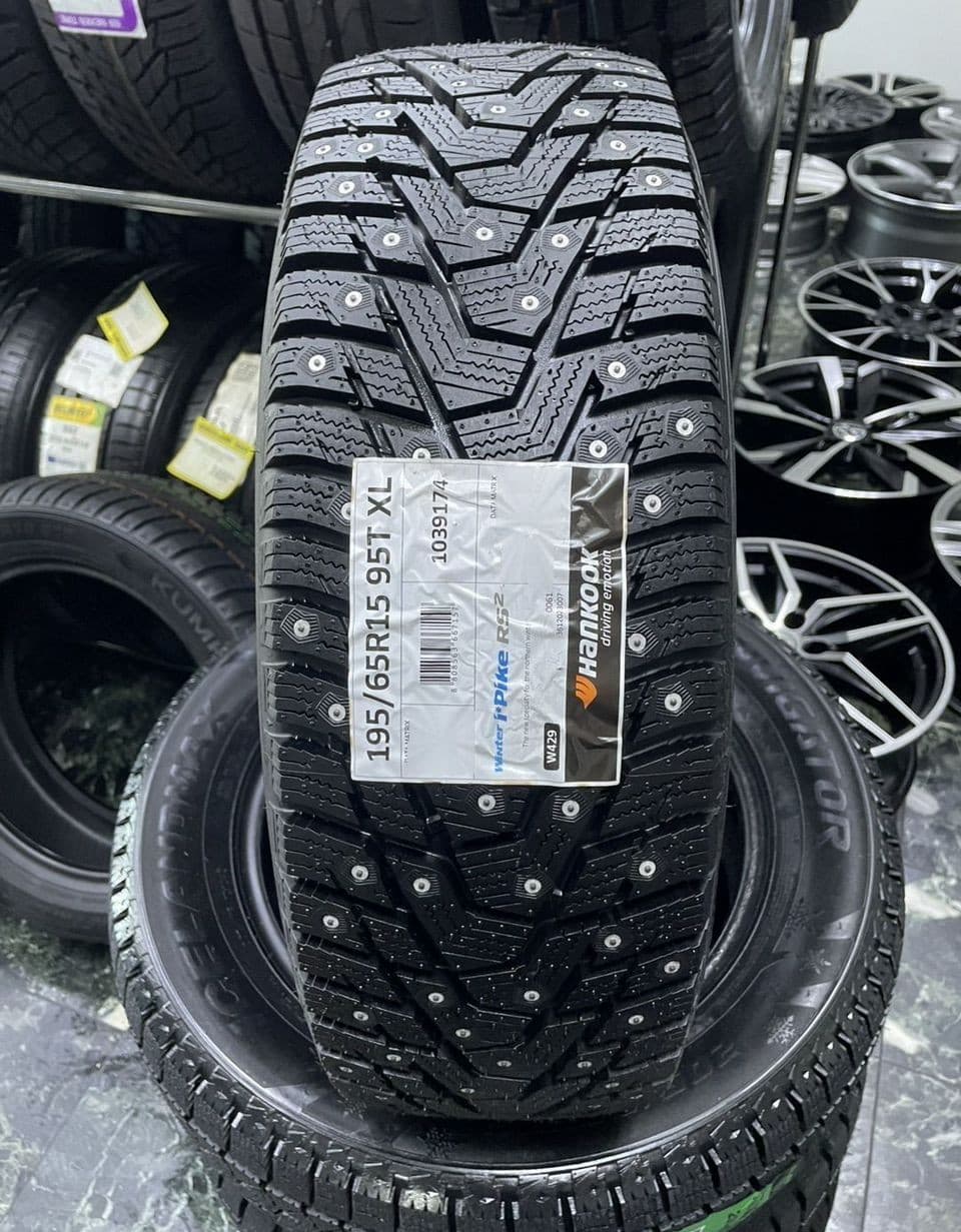 Hankook W429 i Pike RS2 195/65 R15 95T