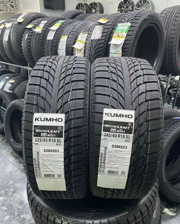 Kumho WinterCraft Ice Wi51 225/45 R18 и 245/40 R18 95T