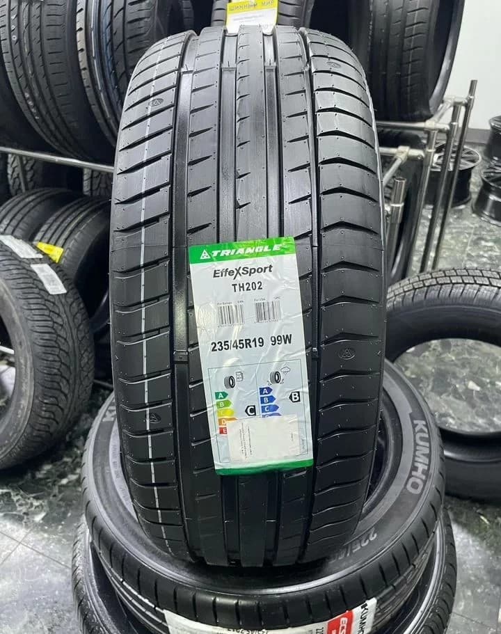 Triangle TH202 EffeXSport 235/45 R19 99W XL