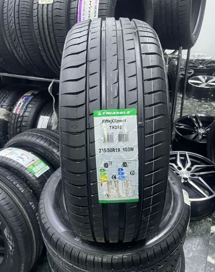 Triangle TH202 EffeXSport 235/50 R19 103W XL