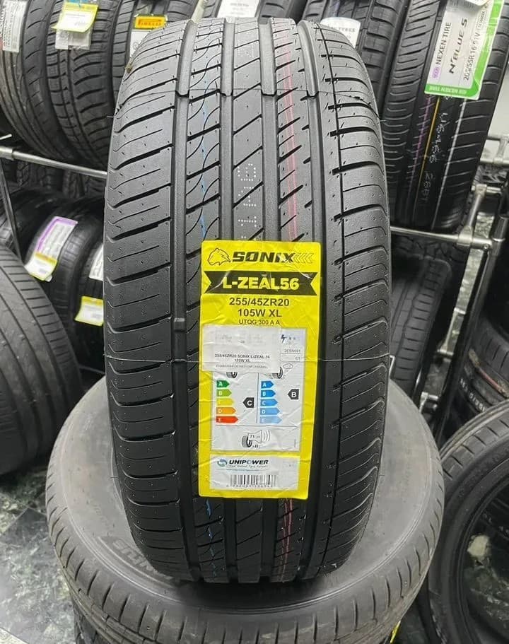 Sonix L-Zeal 56 255/45 R20 105W