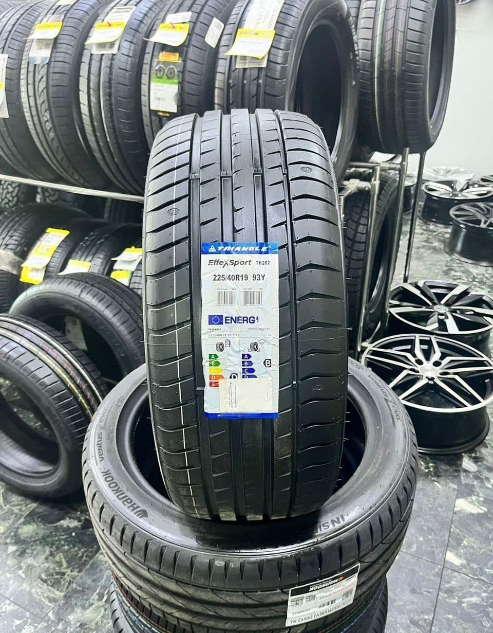 Triangle TH202 EffeXSport 225/40 R19 93Y XL