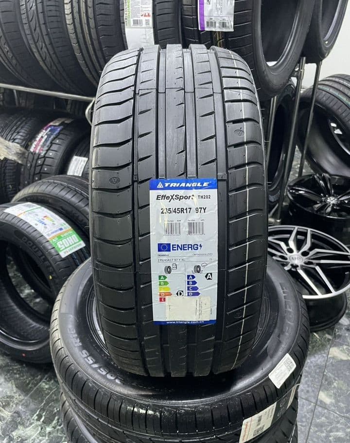 Triangle TH202 EffeXSport 235/45 R17 97Y XL