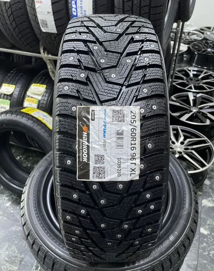 Hankook W429 i Pike RS2 205/60 R16 96T XL