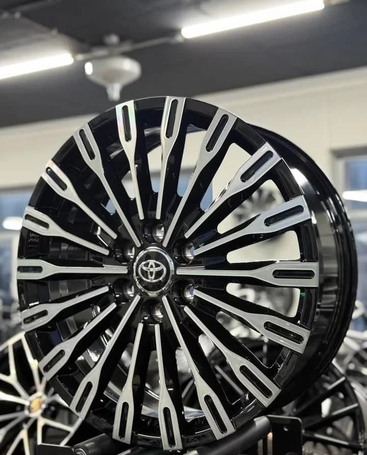 Литые диски FR Replica TY8005 8×R22 6×139.7