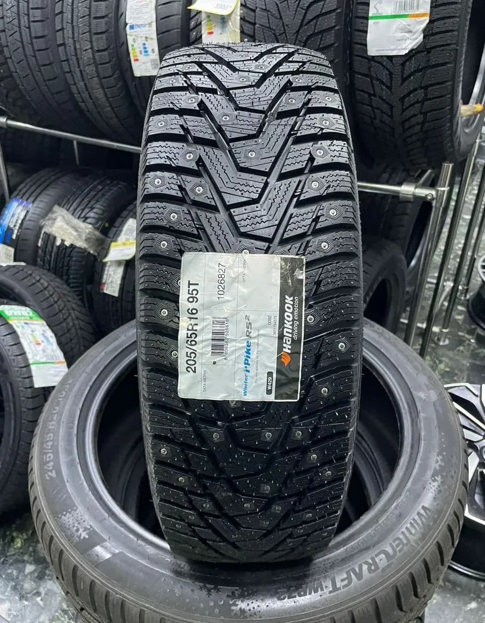 Hankook W429 i Pike RS2 205/65 R16 95T