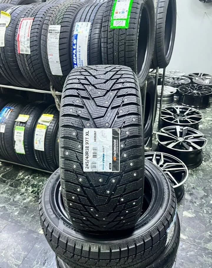Hankook W429 i Pike RS2 245/40 R18 97T XL