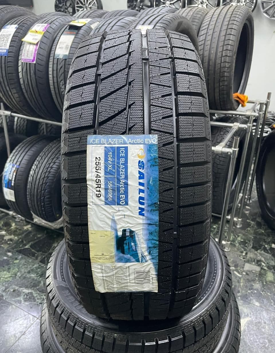 Sailun Ice Blazer Arctic Evo 255/45 R19 104V XL