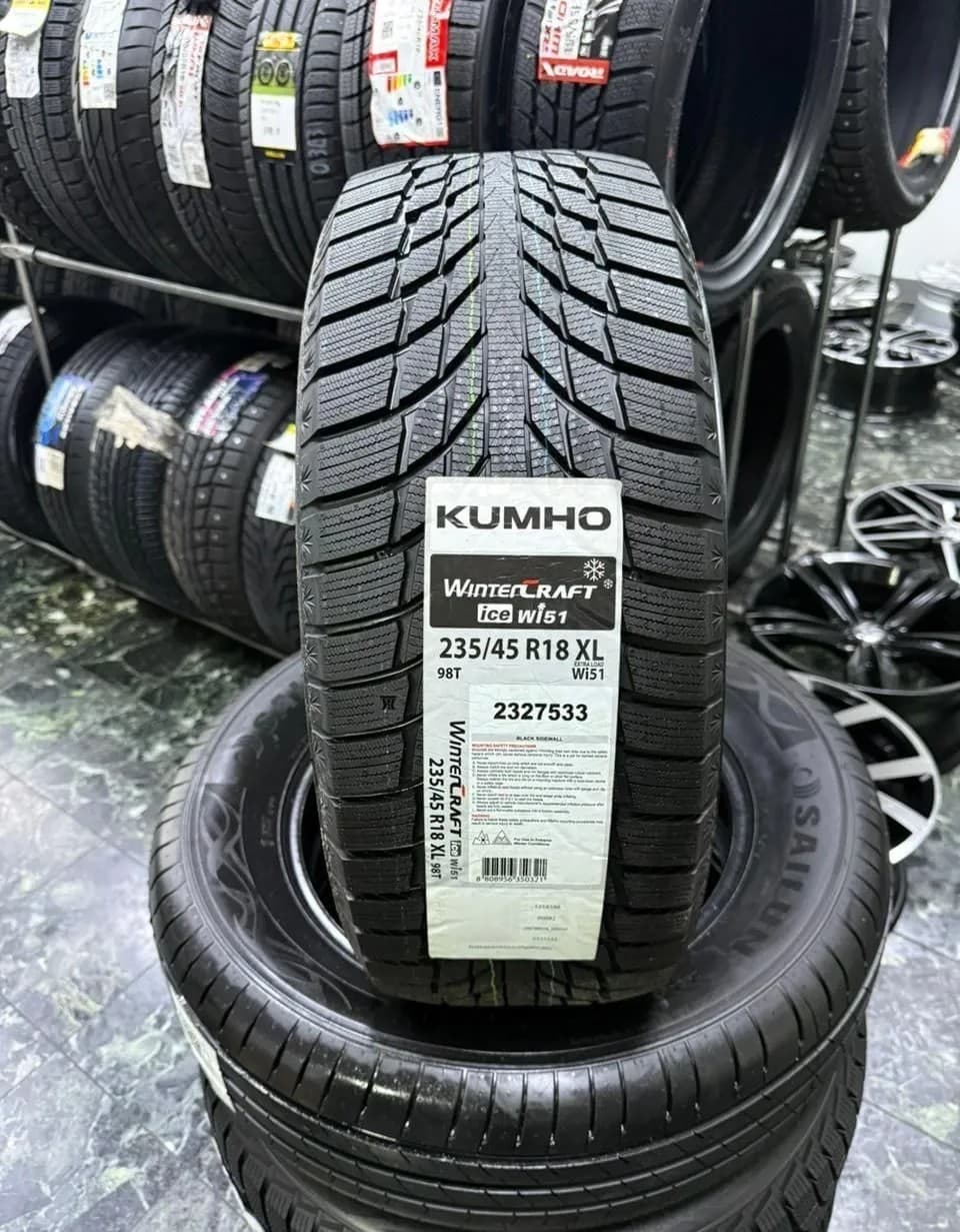 Kumho Wintercraft WI51 235/45 R18 98T XL