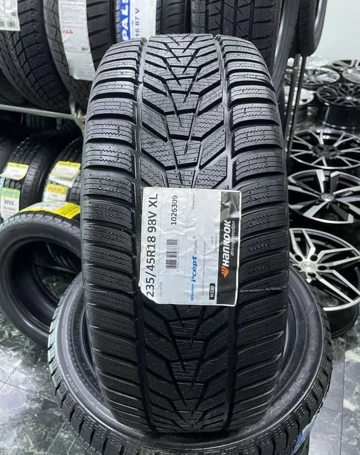Hankook W330 i cept Evo3 235/45 R18 98V XL