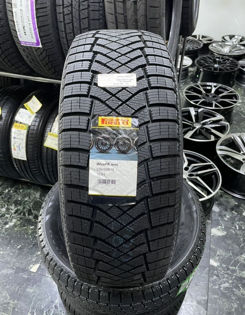 Pirelli Ice Zero FR 235/50 R19 103H