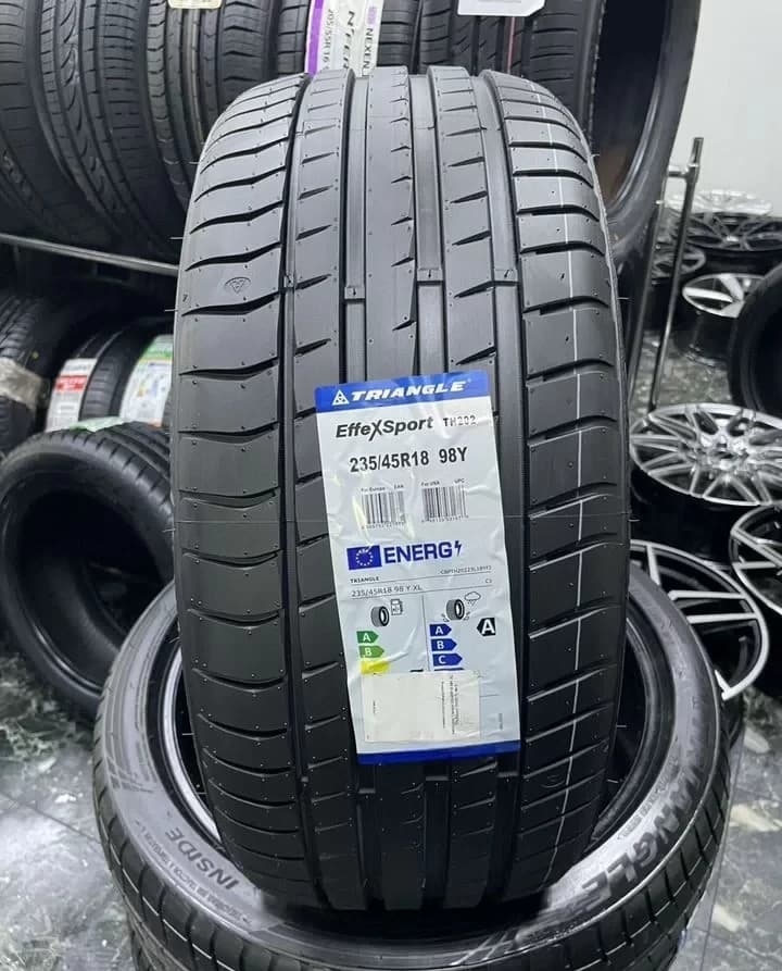 Triangle TH202 EffeXSport 235/45 R18 98Y XL