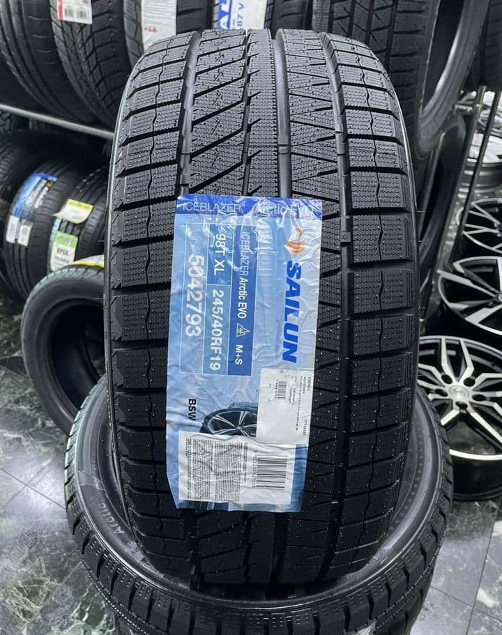 Sailun Ice Blazer Arctic Evo 245/40 R19 98T