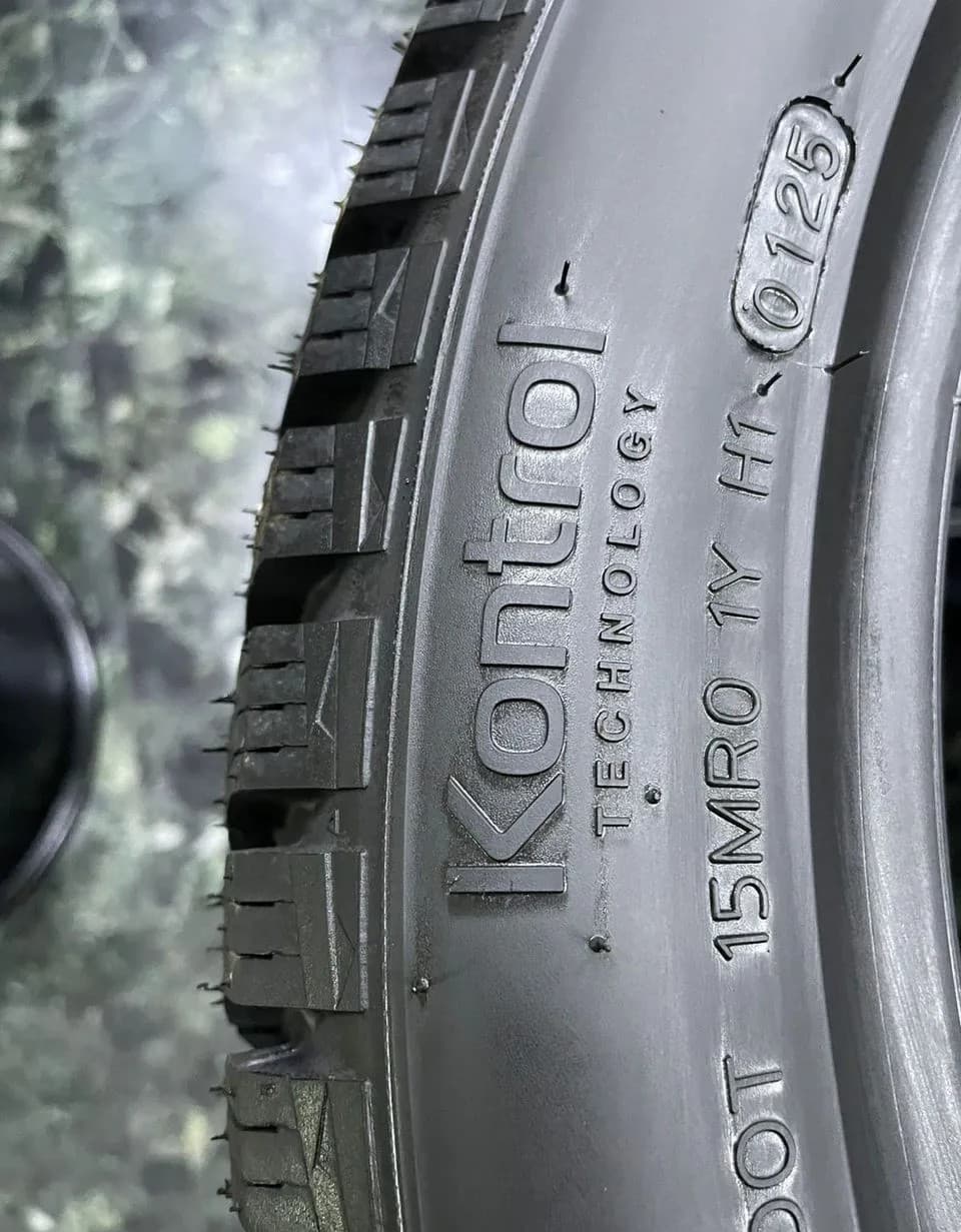 Hankook W429 i Pike RS2 225/45 R18 95T XL