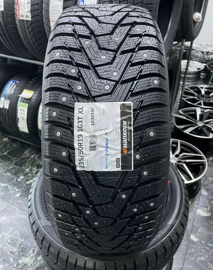 Hankook W429A i Pike X 235/50 R19 103T