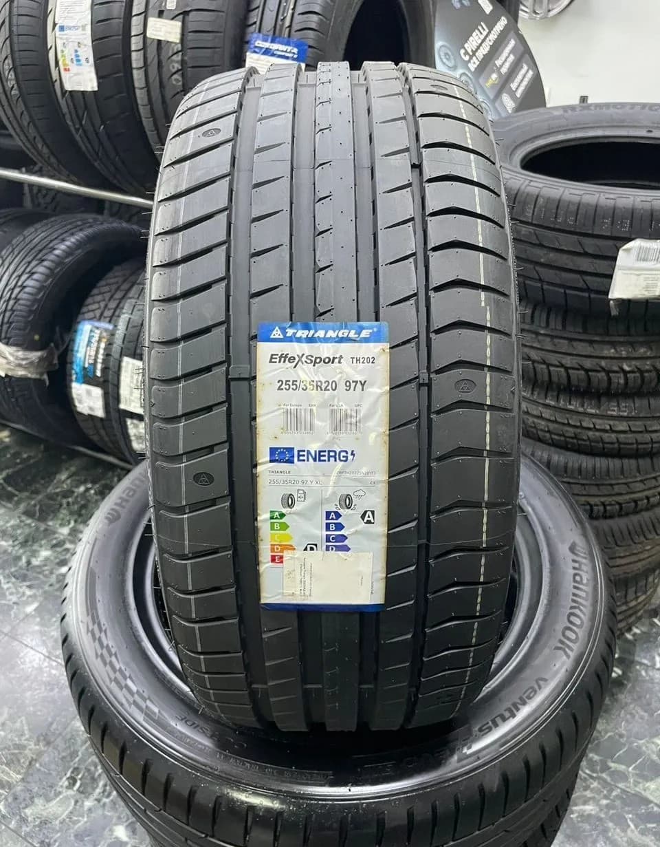 Triangle TH202 EffeXSport 255/35 R20 97Y XL