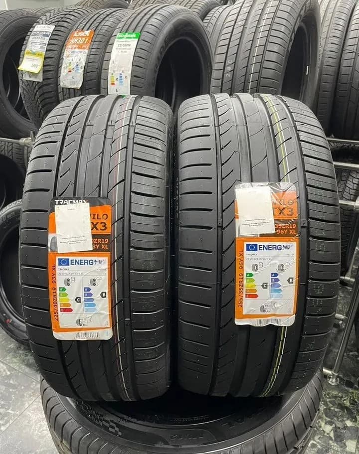 Tracmax X-Privilo TX3 225/40 R19 и 255/35 R19 96Y XL