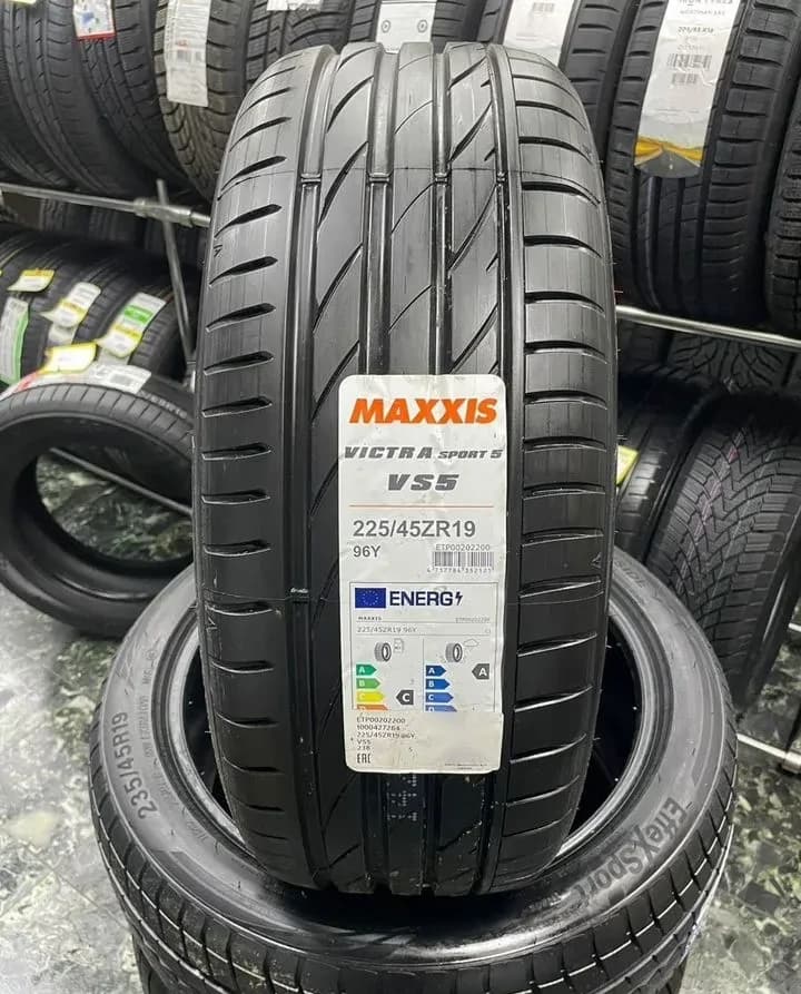 Maxxis Victra Sport VS5 225/45 R19 96Y