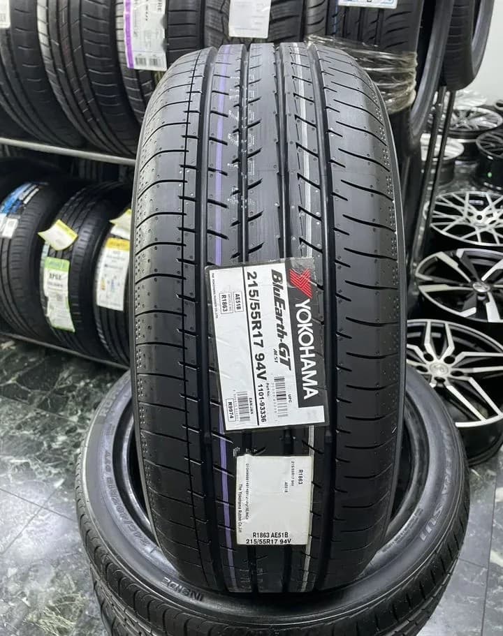 Yokohama BluEarth AE51B 215/55 R17 94V