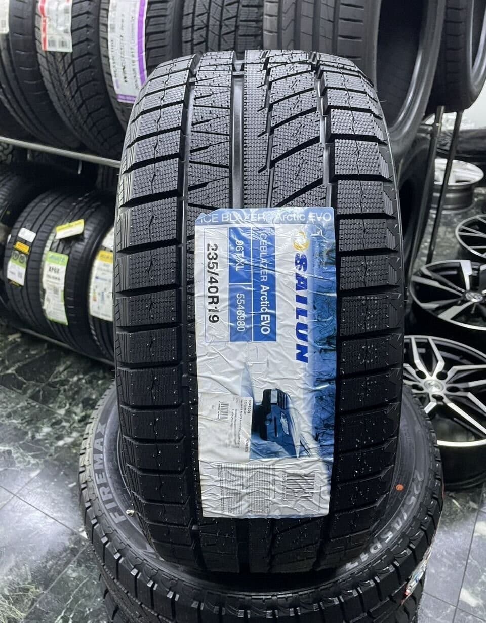 Sailun Ice Blazer Arctic Evo 235/40 R19 96T XL