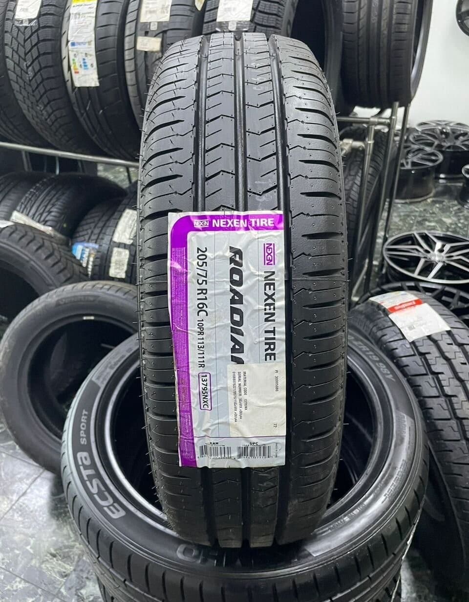 Nexen Roadian CT8 205/75 R16C 113R