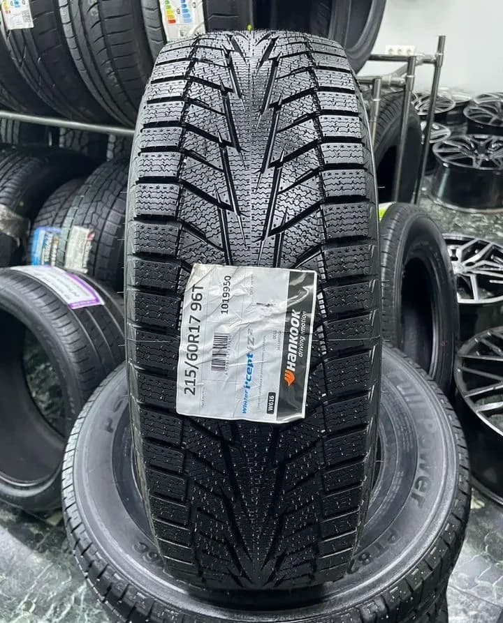 Hankook Winter I'Cept iZ 2 W616 215/60 R17 96T