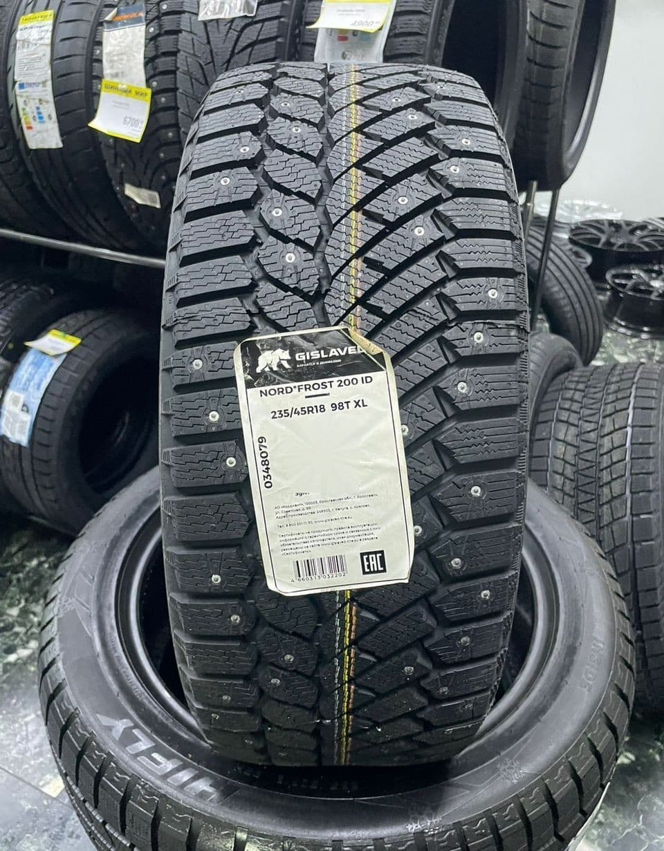 Gislaved Nord Frost 200 ID 235/45 R18 98T