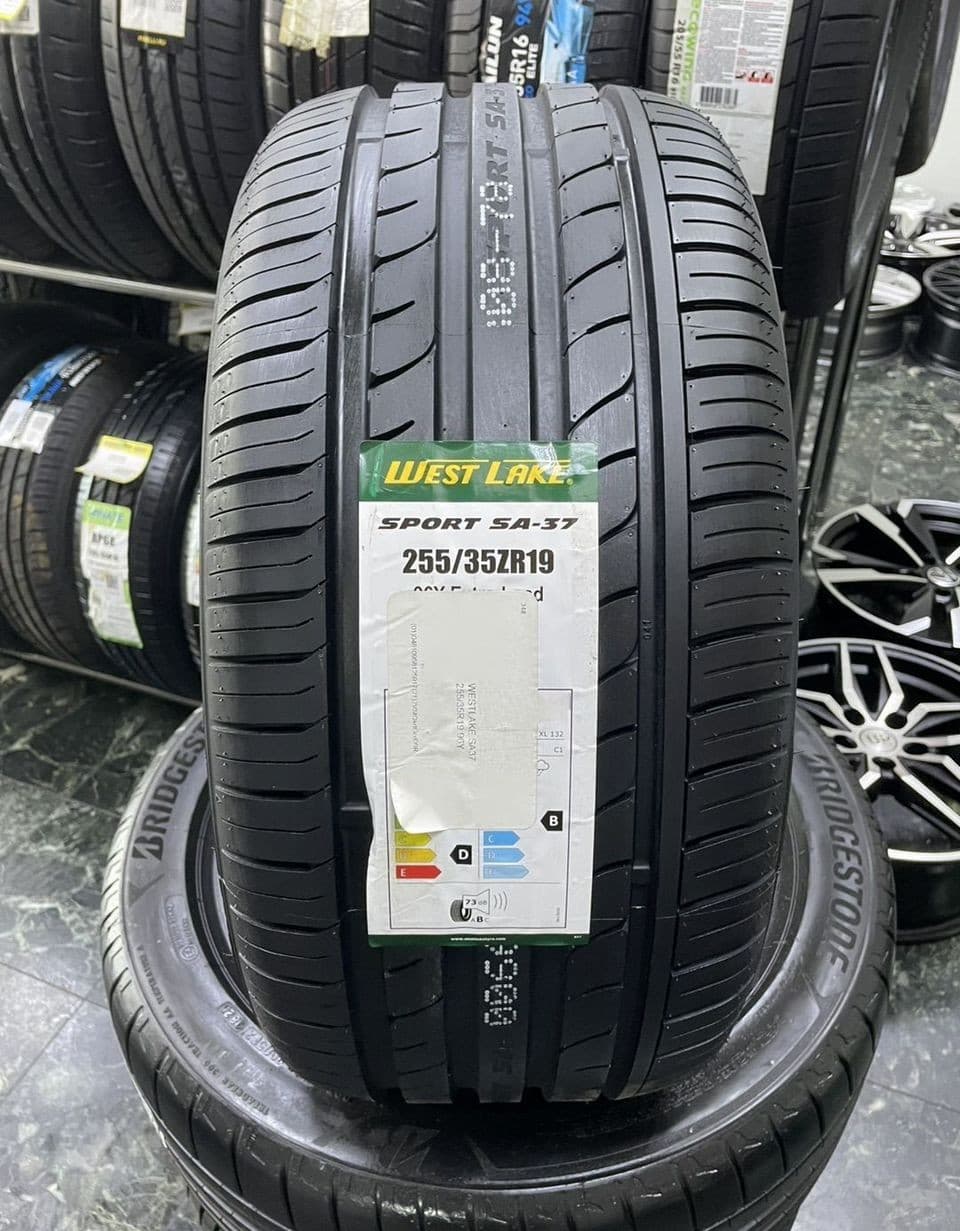 Westlake SA37 255/35 R19 96Y