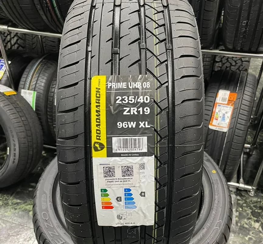 Roadmarch Prime UHP 08 235/40 R19 96W XL