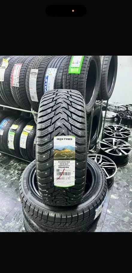 Ikon Character Ice 8 SUV 215/65 R16 102T XL