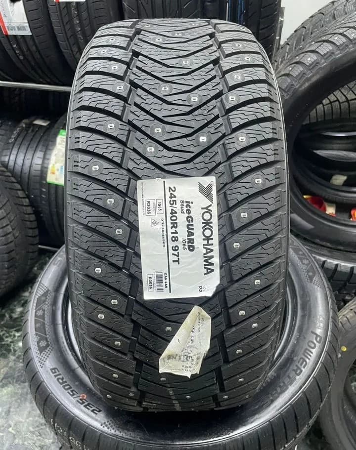 Yokohama Ice Guard Stud IG55 245/40 R18 97T