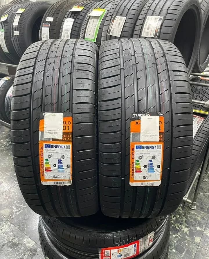 Tracmax X-Privilo RS01+ 245/40 R21 и 275/35 R21 100Y