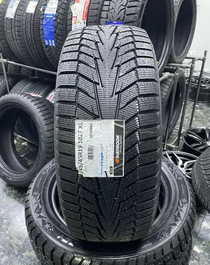 Hankook Winter I'Cept iZ 2 W616 245/45 R19 102T