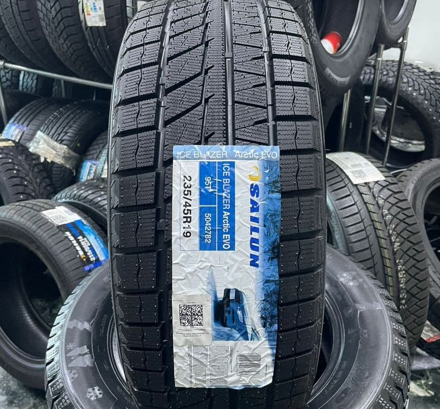 Sailun Ice Blazer Arctic Evo 235/45 R19 95T
