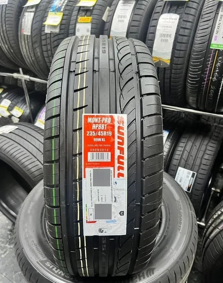 Sunfull Mont-Pro HP881 235/45 R19 99W XL